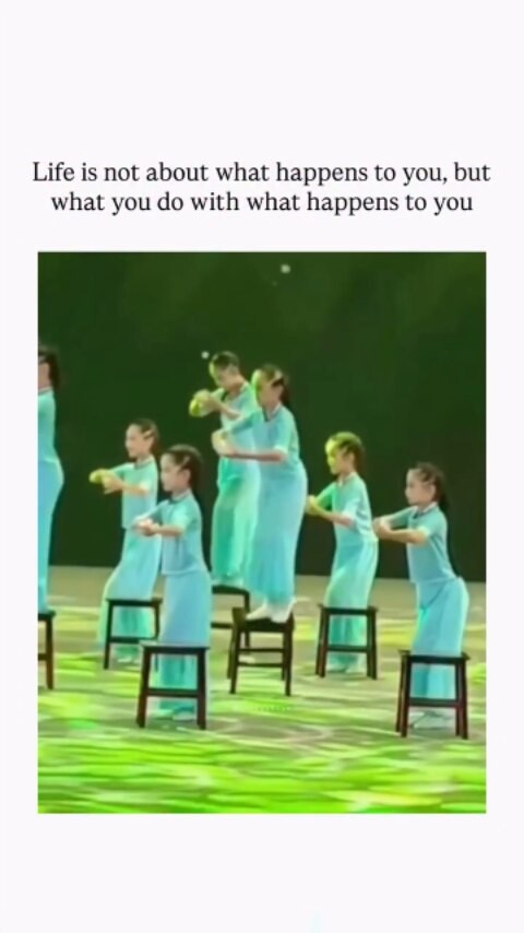 Sometimes resilience doesn’t look like strength. Sometimes it looks like falling… and getting up anyway. This young girl didn’t plan for the stoo